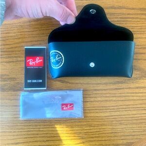 Like New Ray-Ban Button Closure Glasses Case